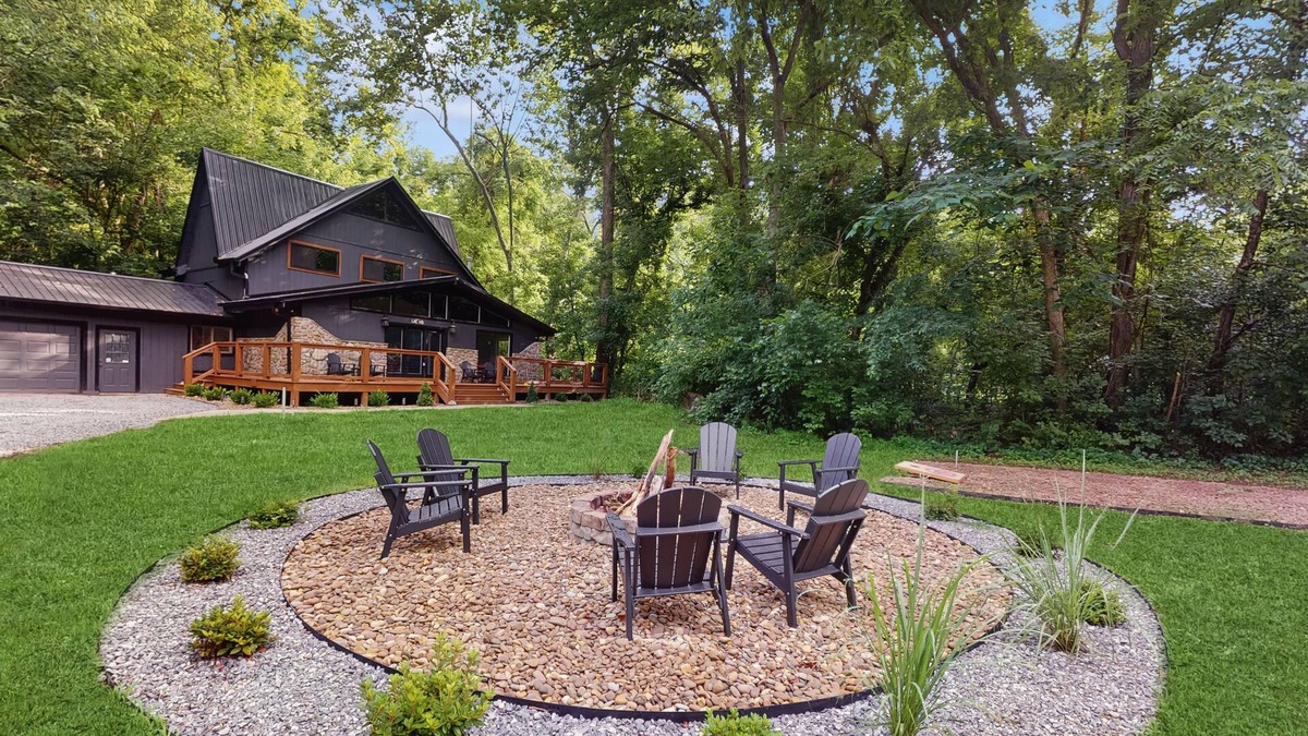 Sevierville Cabin | Charming cabin with fully equipped kitchen , hot tub & fireplace