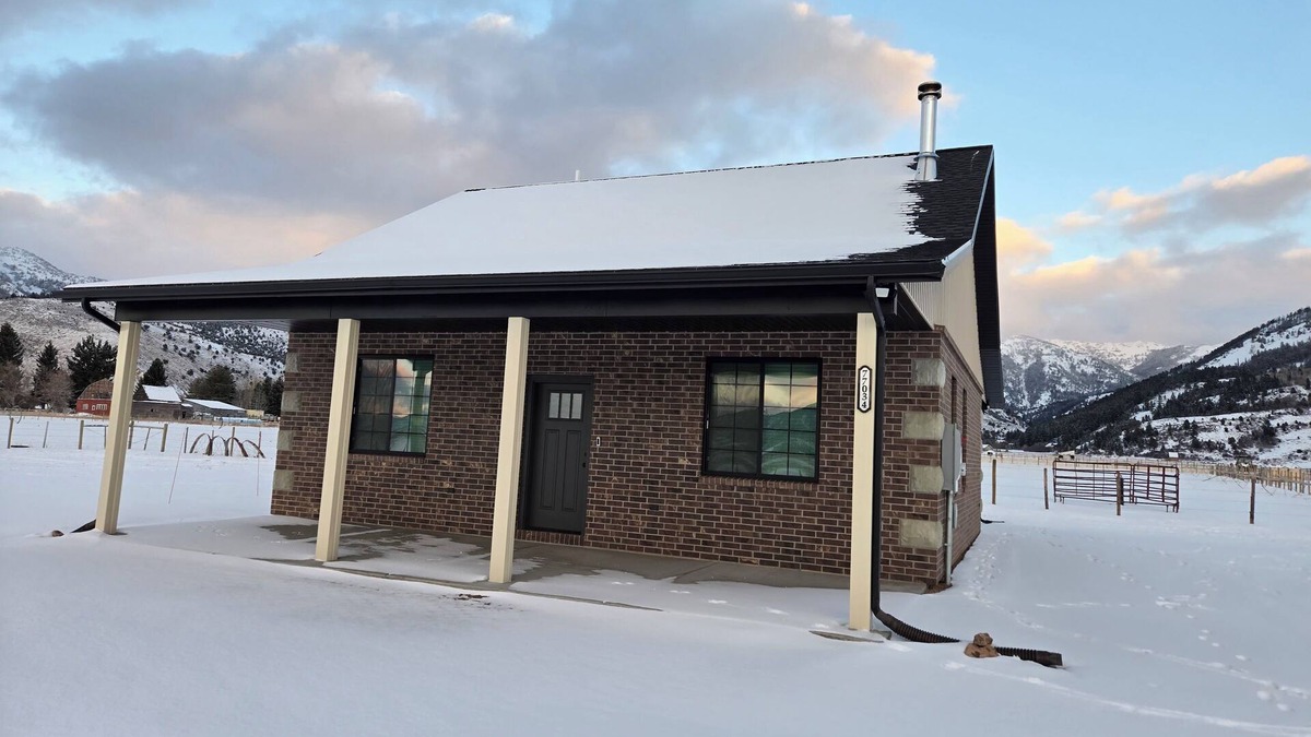 Geneva House | Charming cabin with WiFi - perfect for a cozy getaway