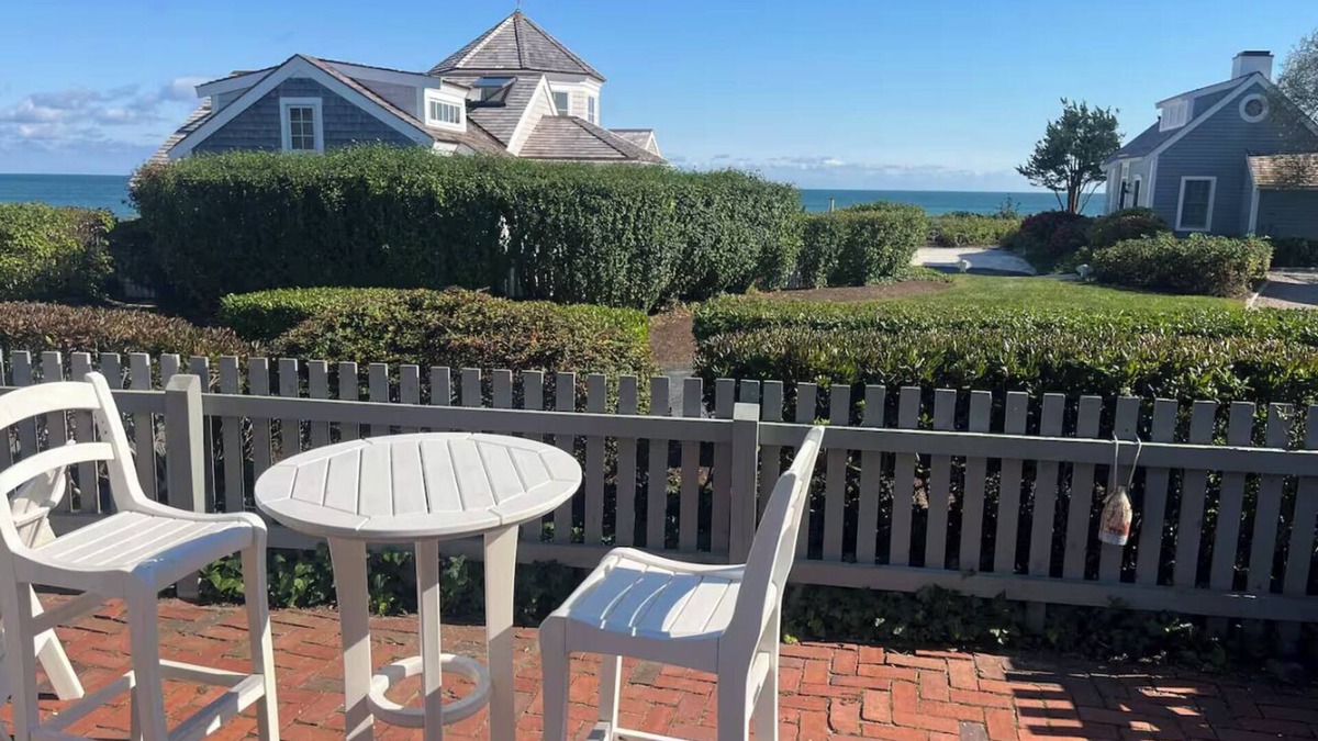 Mashpee Cottage | Charming Cape Cod Getaway - Private Beach Cottage