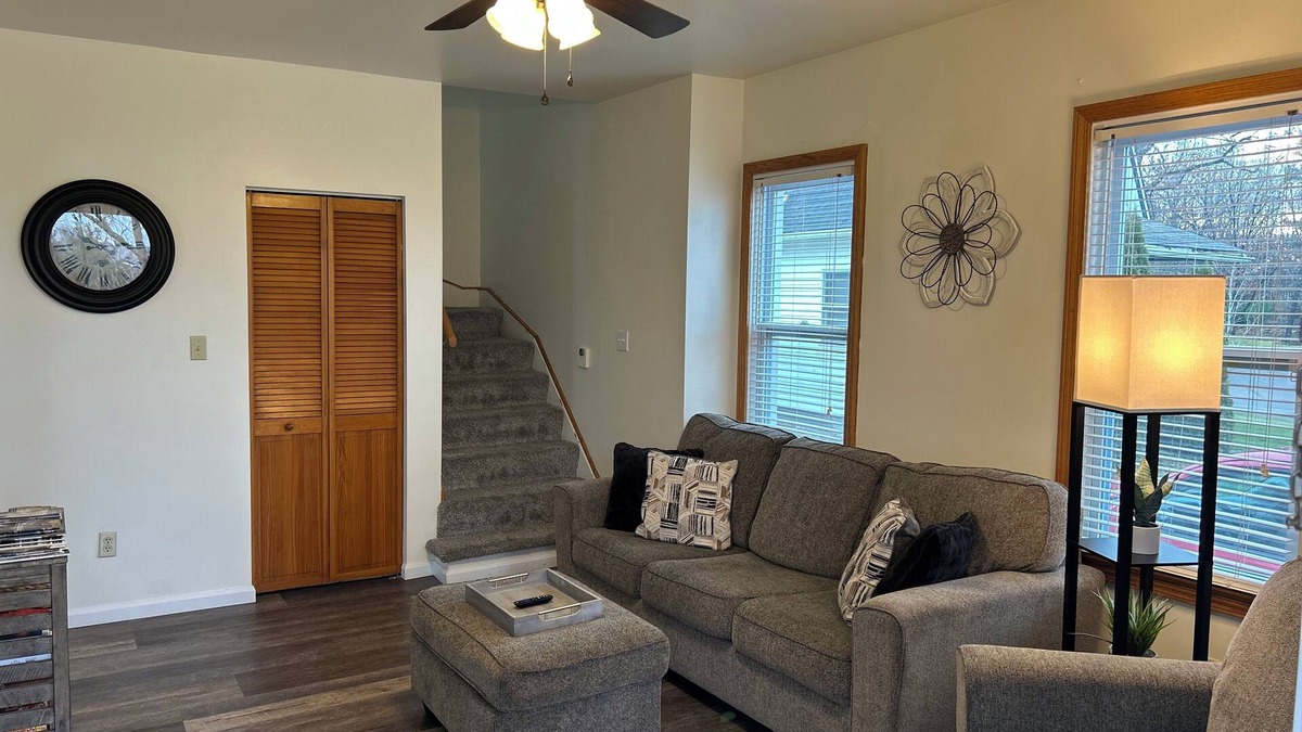 Grove City House | Charming Cape Cod - Walking Distance to GCC