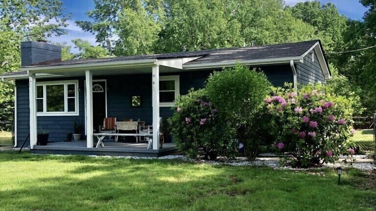 Scottsville House | Charming Casa Azul near most famous wineries and Hikes!