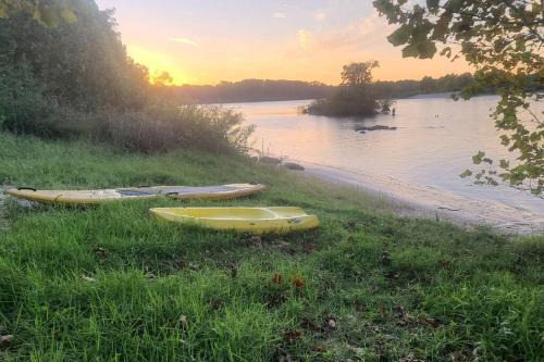 Barrett Villa | Charming Casita By The River