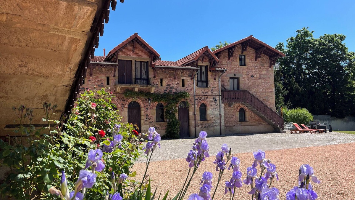 Chanonat House | Charming castle gîte