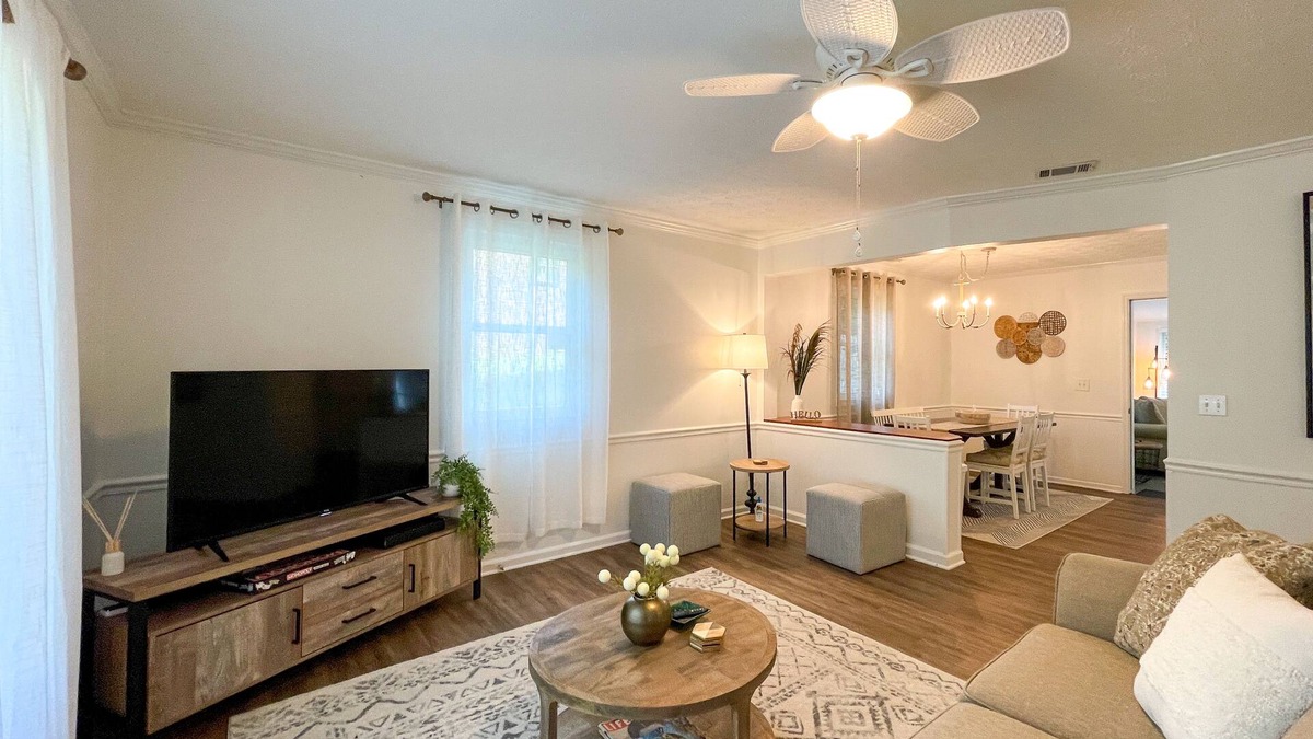Acworth House | Charming Cat Cottage by Walking Trails - Near DWTWN Acworth - Kid Friendly