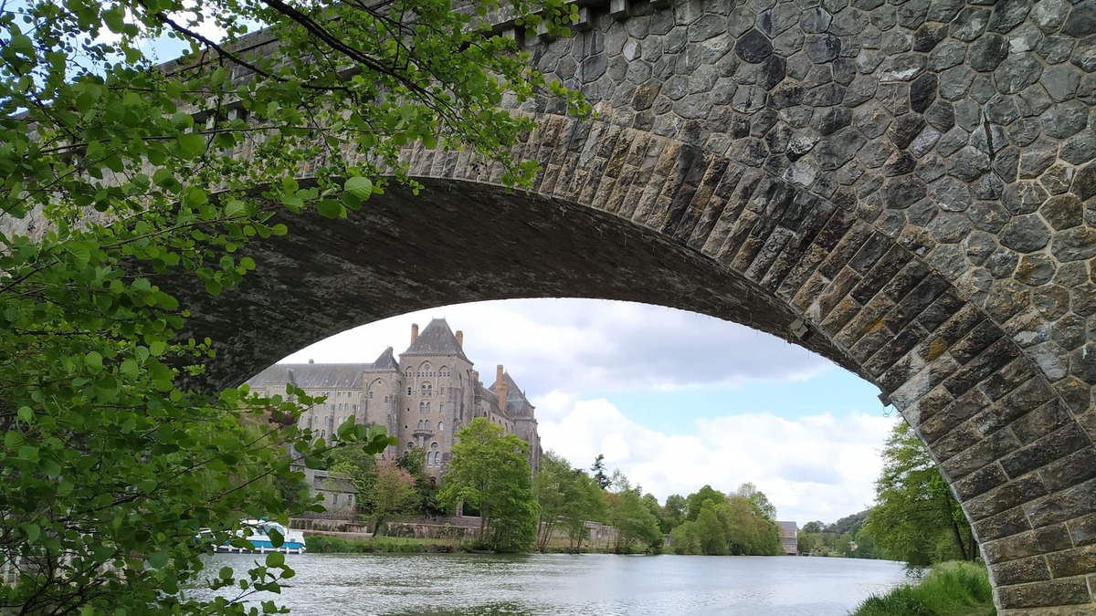Solesmes House | Charming cathedrals in the heart of the sun (72)