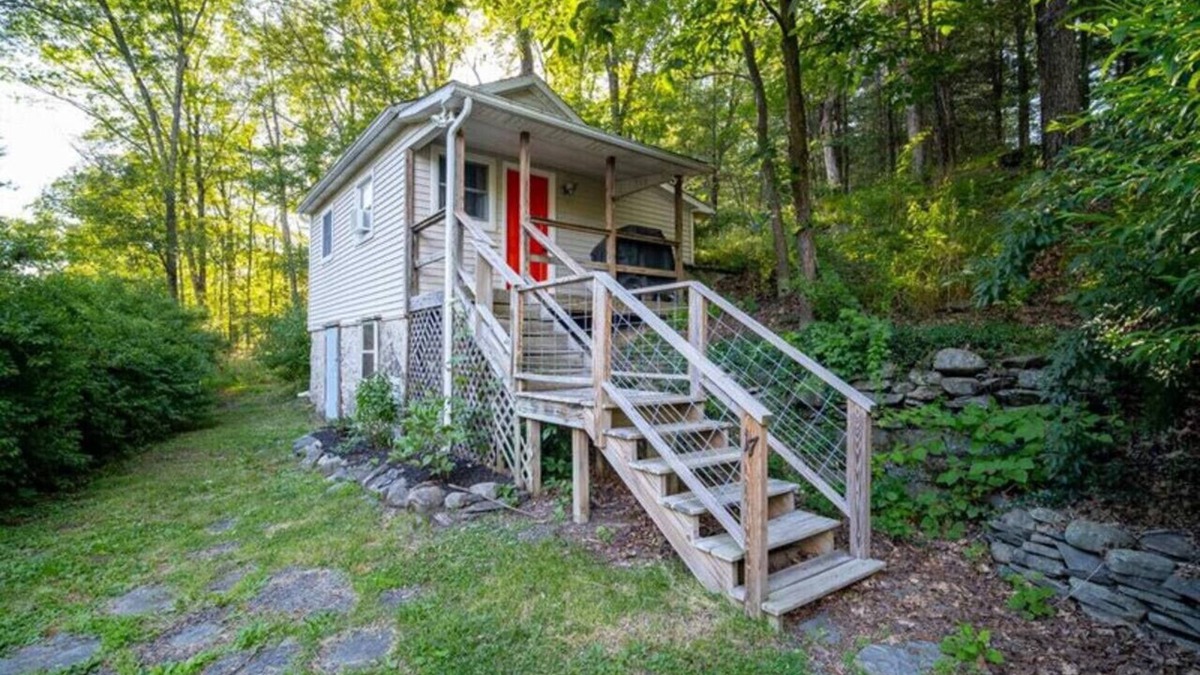 Town of Marbletown House | Charming Catskills Studio