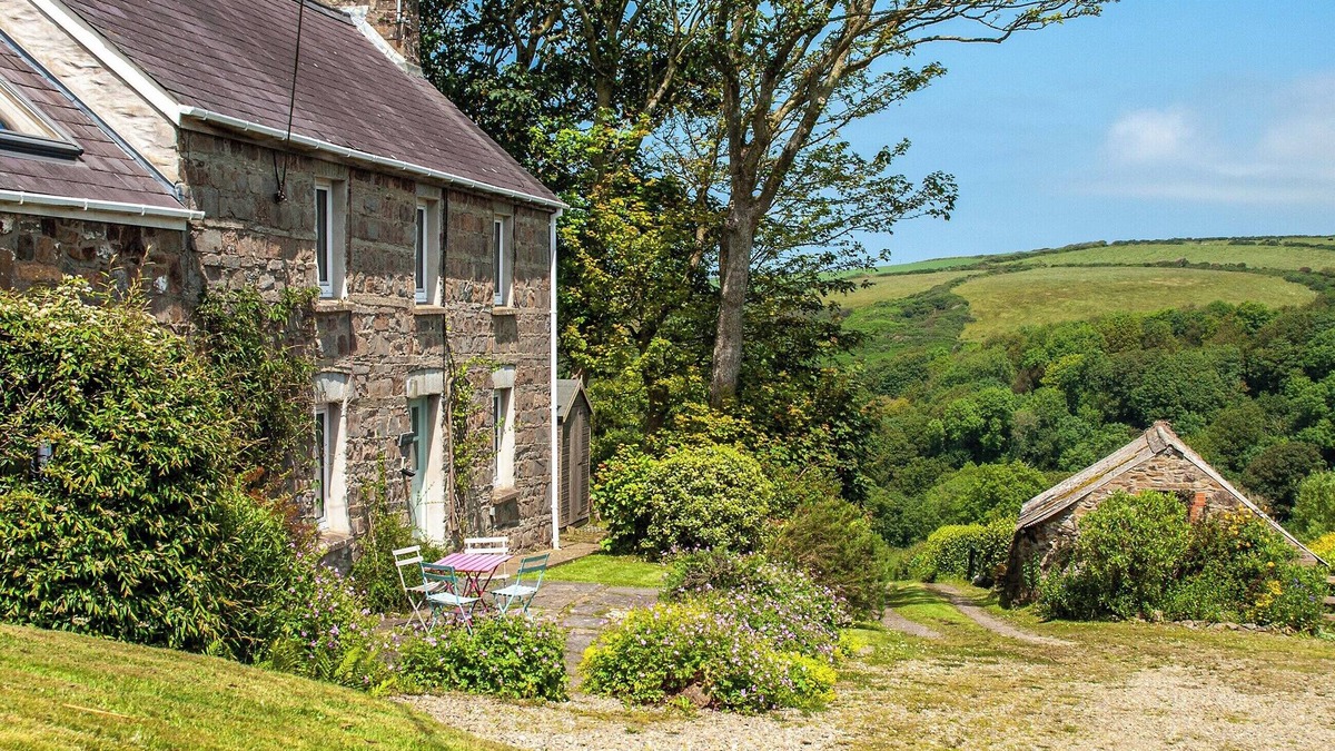 Moylegrove Cottage | Charming Ceibwr Cove holiday cottage on the north Pembrokeshire coast.