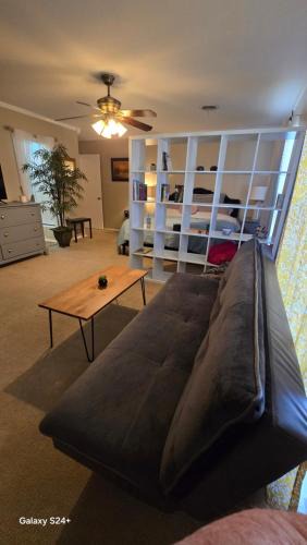Amarillo Apartment | Charming Central Amarillo Retreat with a Jacuzzi