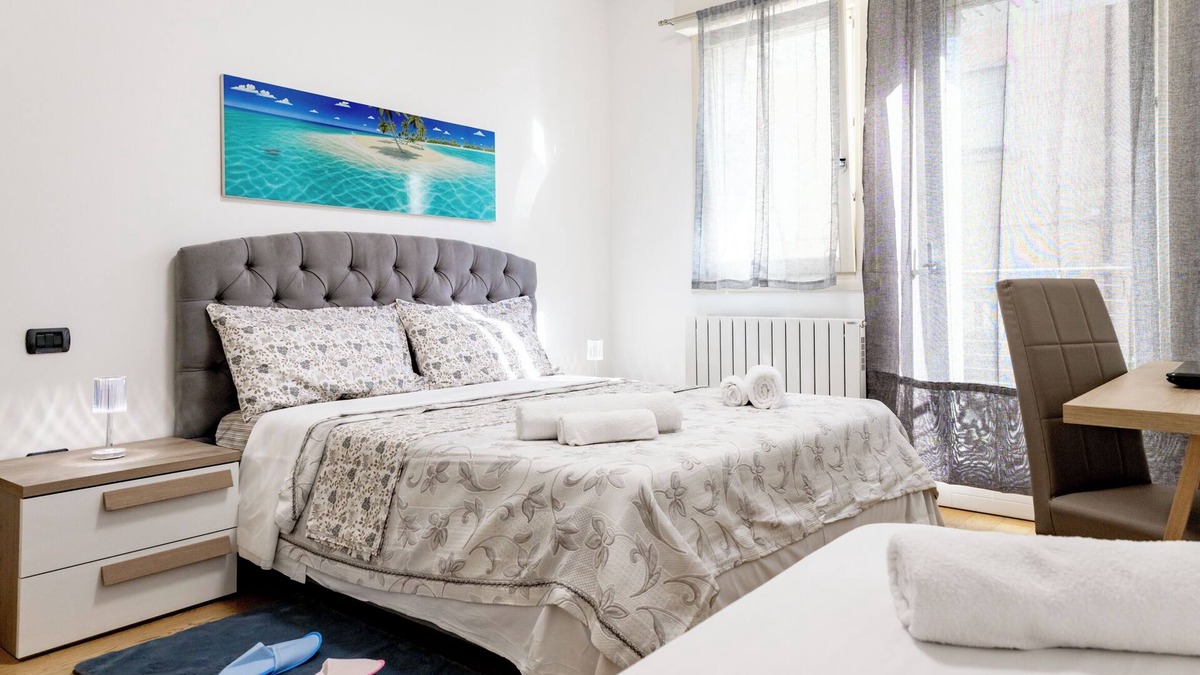 Marghera Bed & Breakfast | Charming Centrally Located 2-Bedroom Apartment in Venice, Mestre , Italy