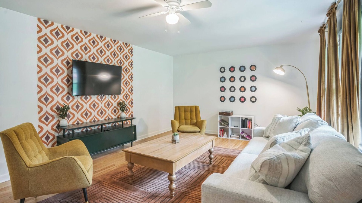 Northeast Raleigh House | Charming & centrally located 4-bedroom house with AC,BBQ and WiFi in Raleigh