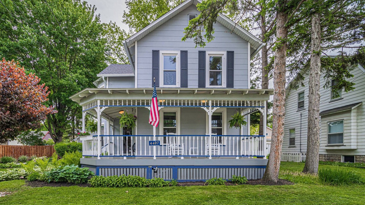 Willoughby House | Charming century home in the heart of Willoughby walking distance to everything!