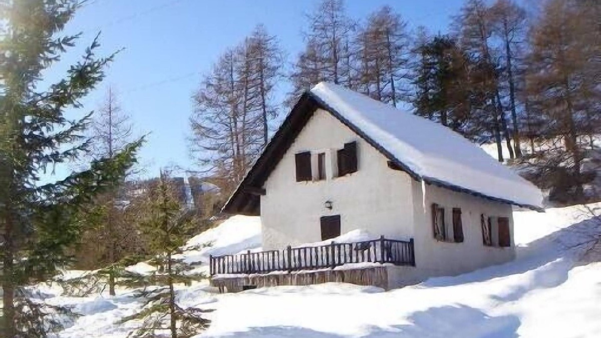 Roubion Ski Chalet | Charming chalet 800 meters from the slopes in a small ski resort