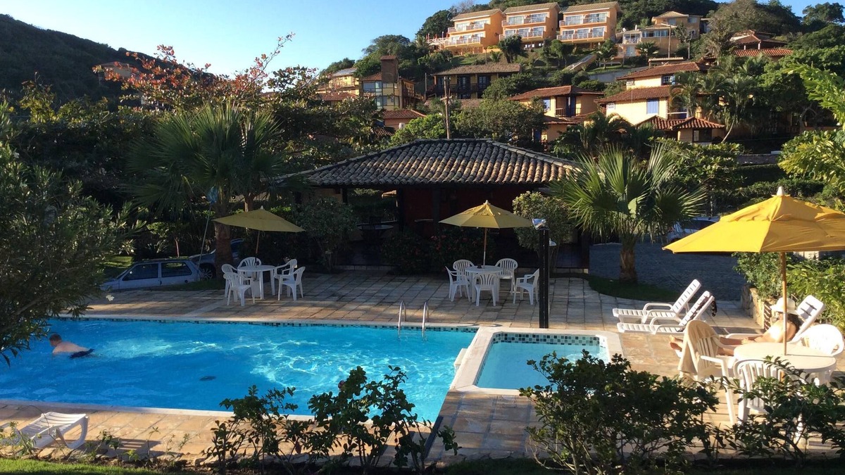 Joao Fernandes House | Charming chalet in João Fernandes, gated community and 4 min walk to the beach