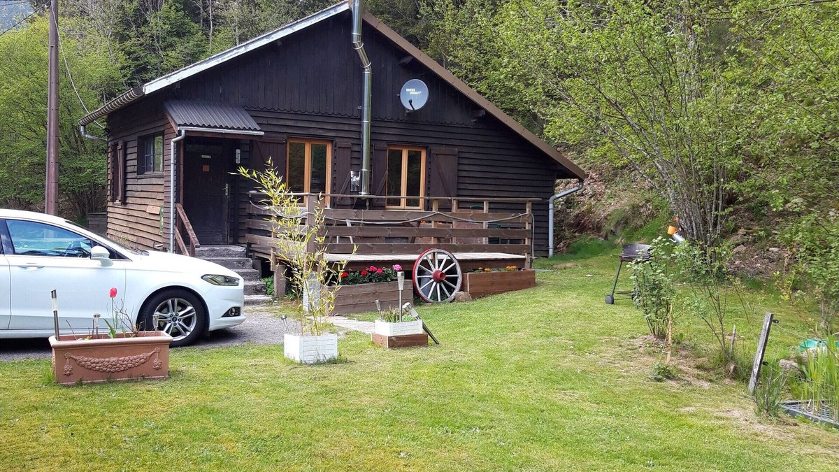 Plainfaing Cottage | Charming Chalet with Nature Views, Near Colmar & Gérardmer, Ideal for 4, Free WiFi