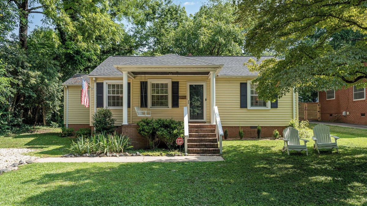 Chantilly House | Charming Chantilly, Hip Location near Plaza Midwood & Midtown! Very Walkable!