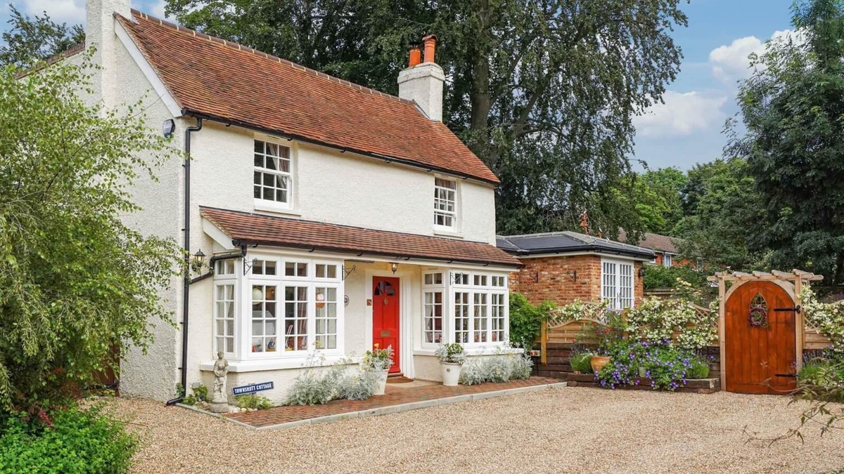 Bookham Cottage | Charming character cottage just moments from quaint Surrey village