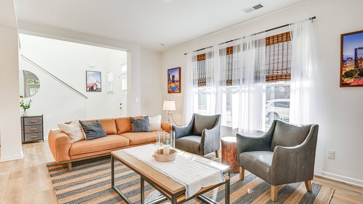 Hidden Valley House | Charming Charlotte Townhome: 6 Mi to Downtown!