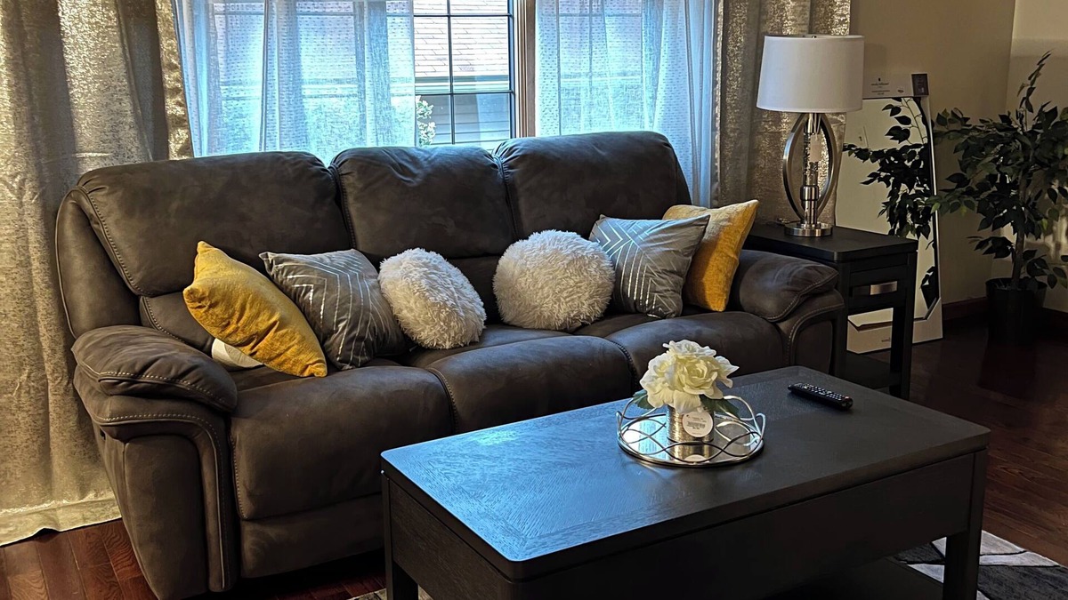 Windsor Locks Condo | Charming Chateau close to Airport