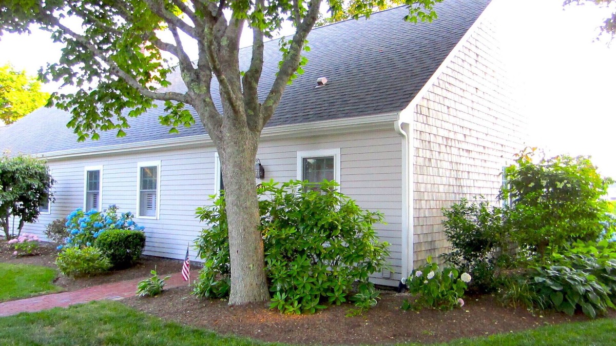 West Chatham Condo | Charming Chatham condo - Oyster Pond views, pool, tennis court and water access