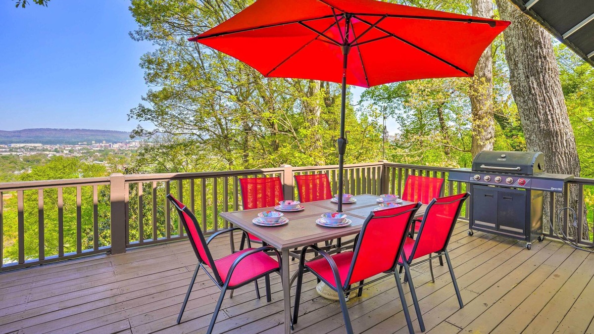 Missionary Ridge House | Charming Chattanooga Home w/Downtown Views!