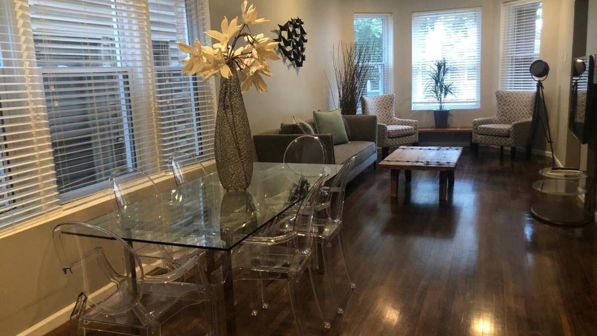 Avondale Apartment | Charming Chi-town 2-bedroom apartment
