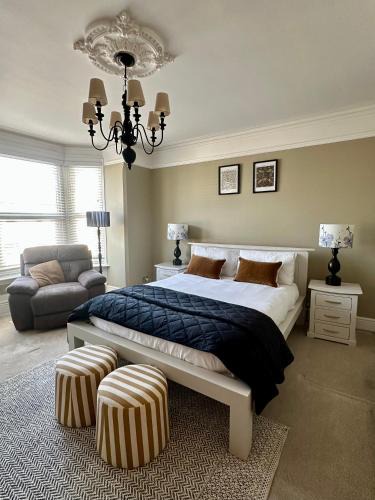 Portsmouth House | Charming city home free parking