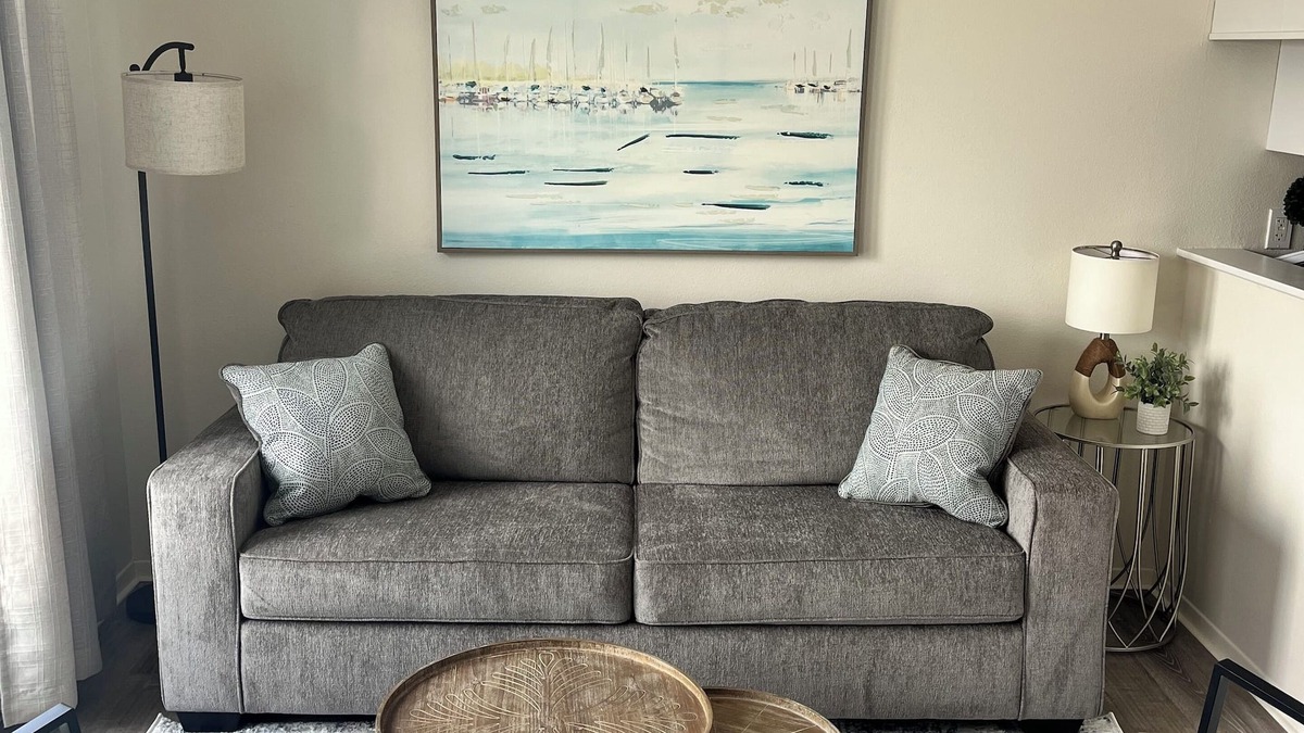 Imperial Beach Condo | Charming, clean and spacious unit with private balcony 1.5 blks from the beach!