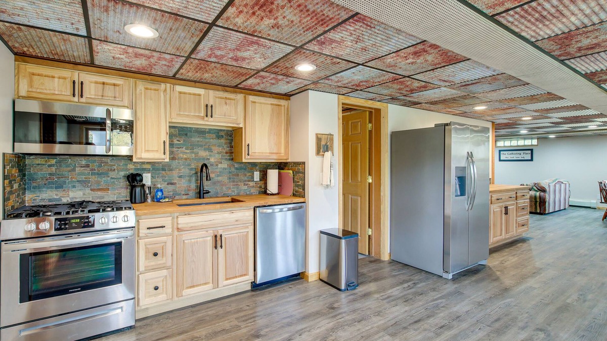 Clintonville House | Charming Clintonville Retreat - Relax & Kayak!