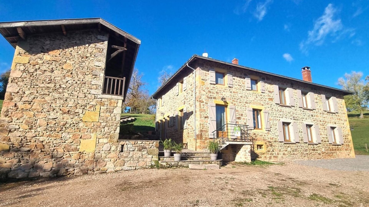 Belmont-de-la-Loire Cottage | Charming Countryside Retreat: Modern Comforts, Spacious, Pet-Friendly, Ideal for Families
