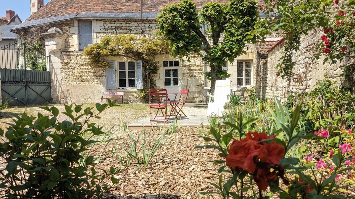 Verneuil-le-Chateau Cottage | Charming cottage in Touraine with fireplace