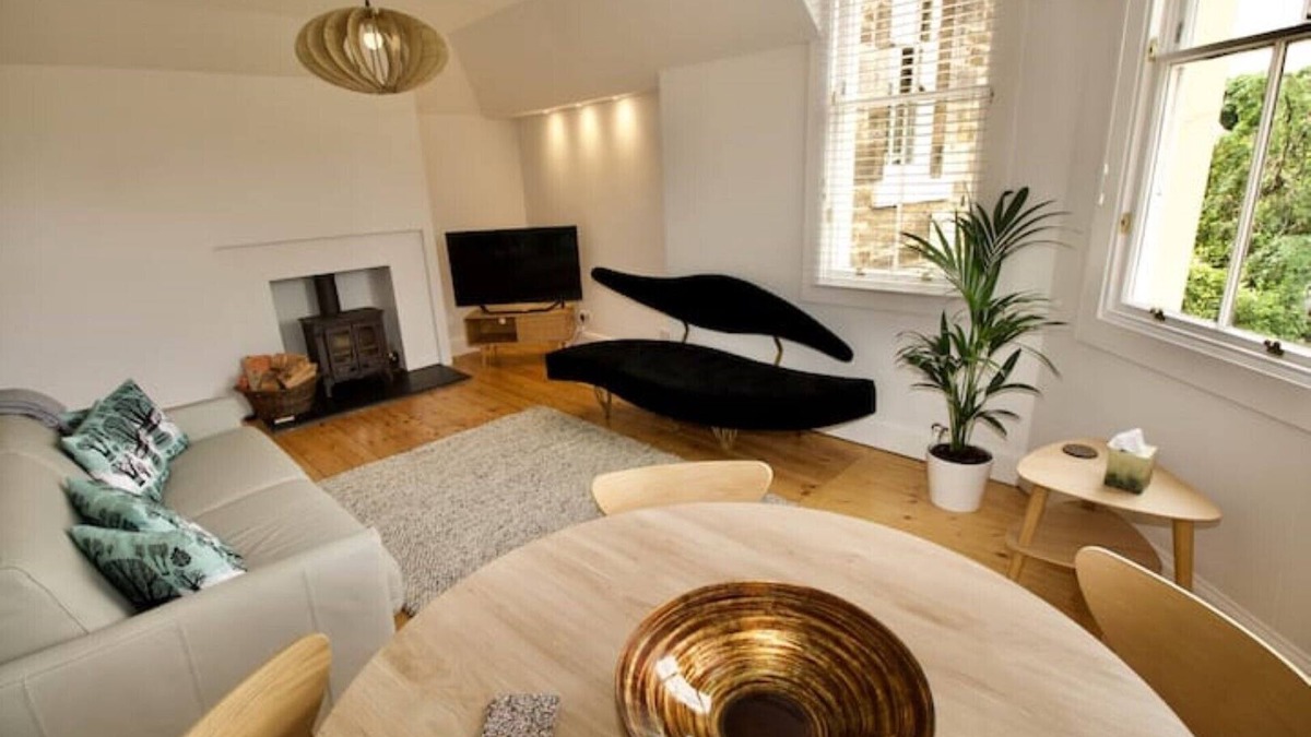 Aberlady House | Charming coach house by the sea.