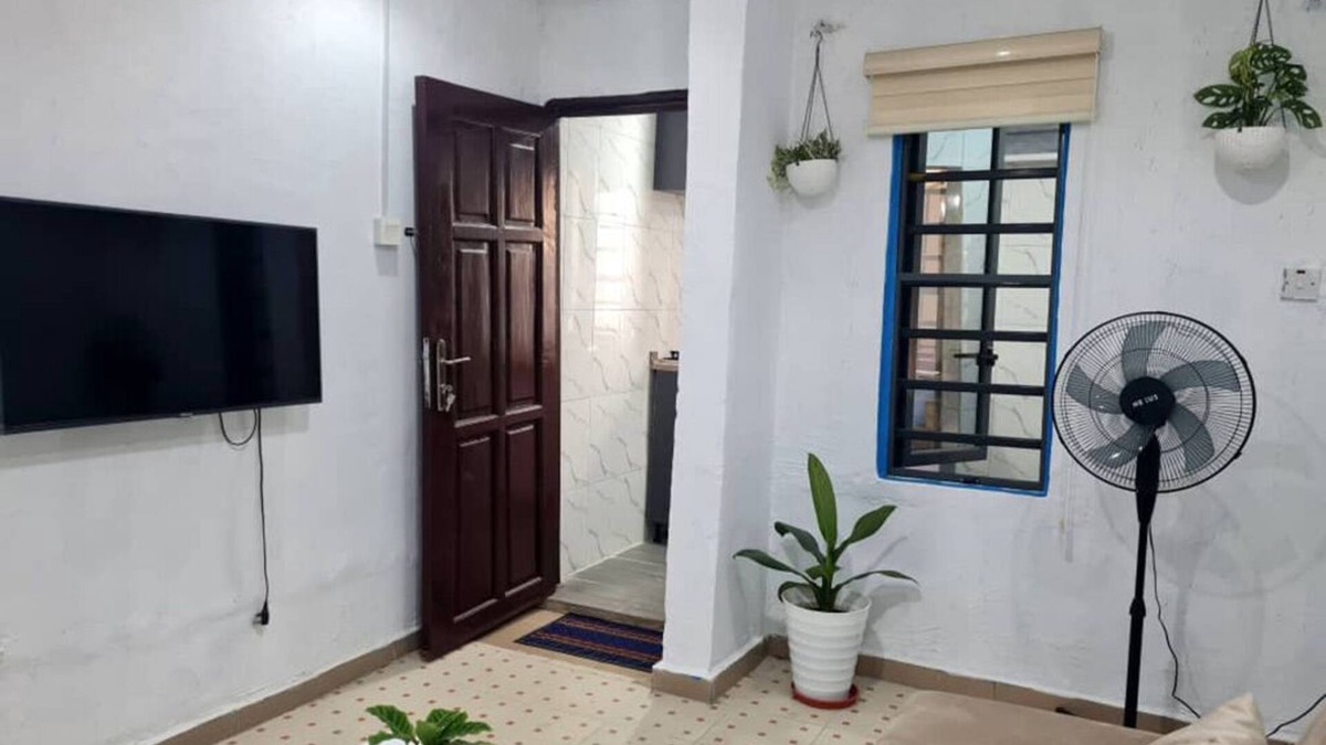 Somolu Apartment | Charming Coastal Chic 1-bedroom apartment with WiFi, AC in Lagos