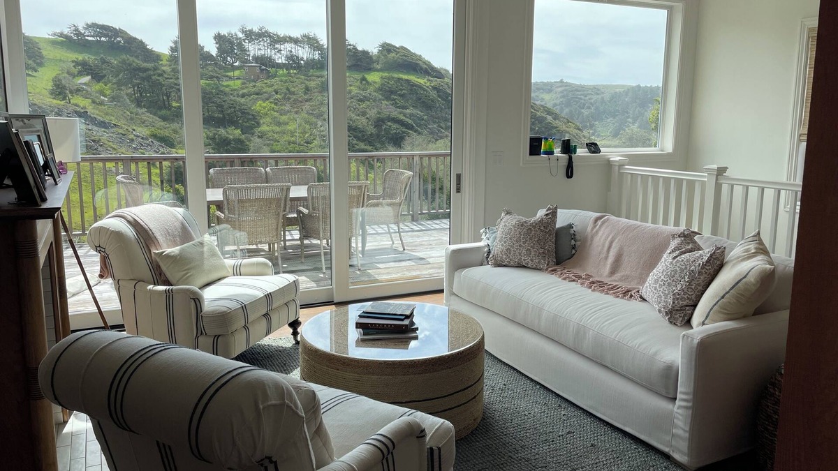Jenner Cottage | Charming Coastal Cottage-Entire Home Sleeps 6, Perfect for Couples+Families
