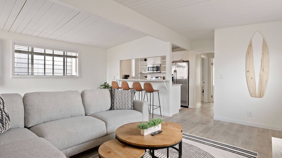 West Newport Cottage | Charming Coastal Cottage - Off Street, Back Upstairs Unit!