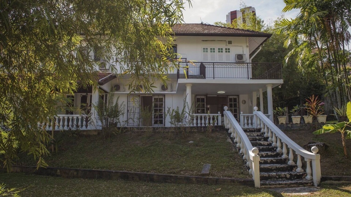 Tanjung Bungah House | Charming colonial bungalow