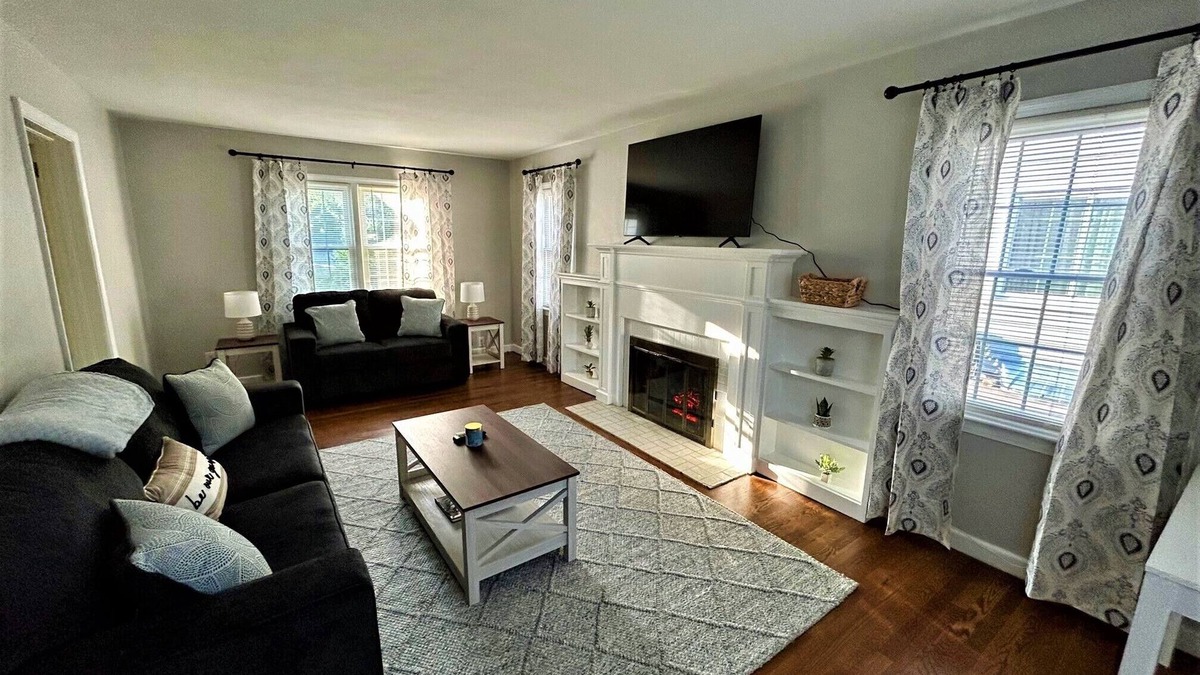 Port Crane House | Charming Colonial Home