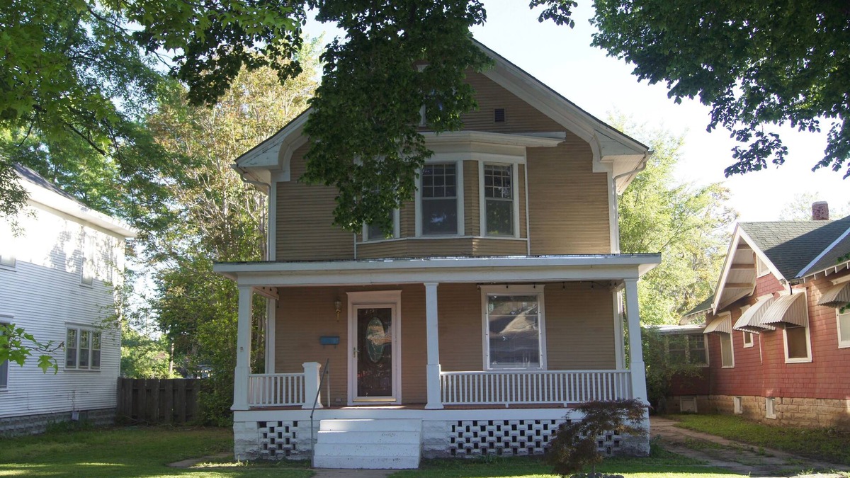 Hutchinson House | Charming Colonial Home with Private Chipping Green