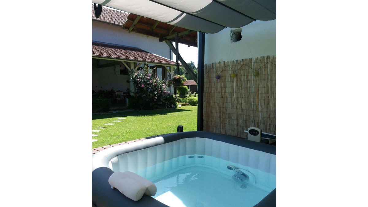 Bourriot-Bergonce Apartment | Charming, comfortable studio with jacuzzi