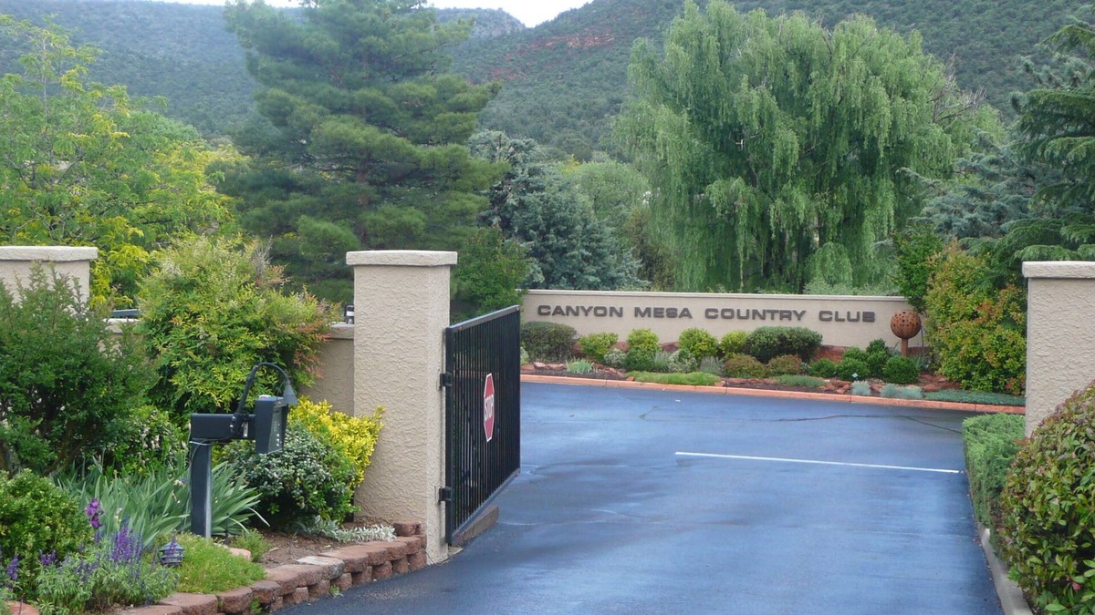 Oak Creek Condo | Charming Condo at the Canyon Mesa Country Club