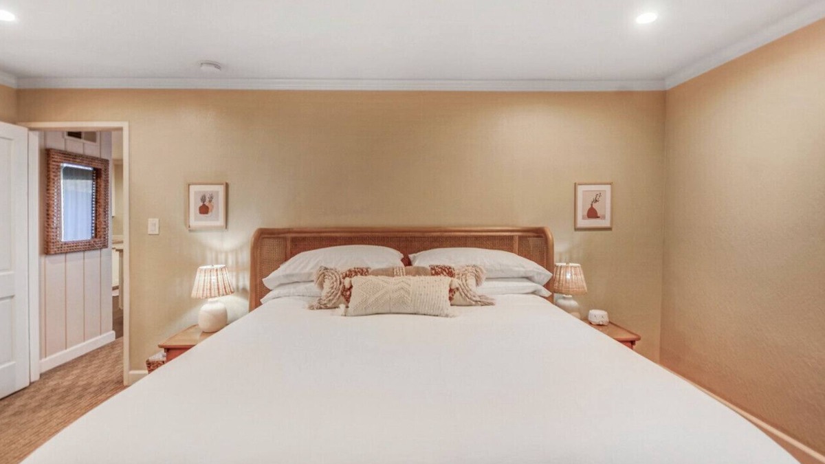Napa Condo | Charming Condo: King Bed, Pool Access, 2 Patios