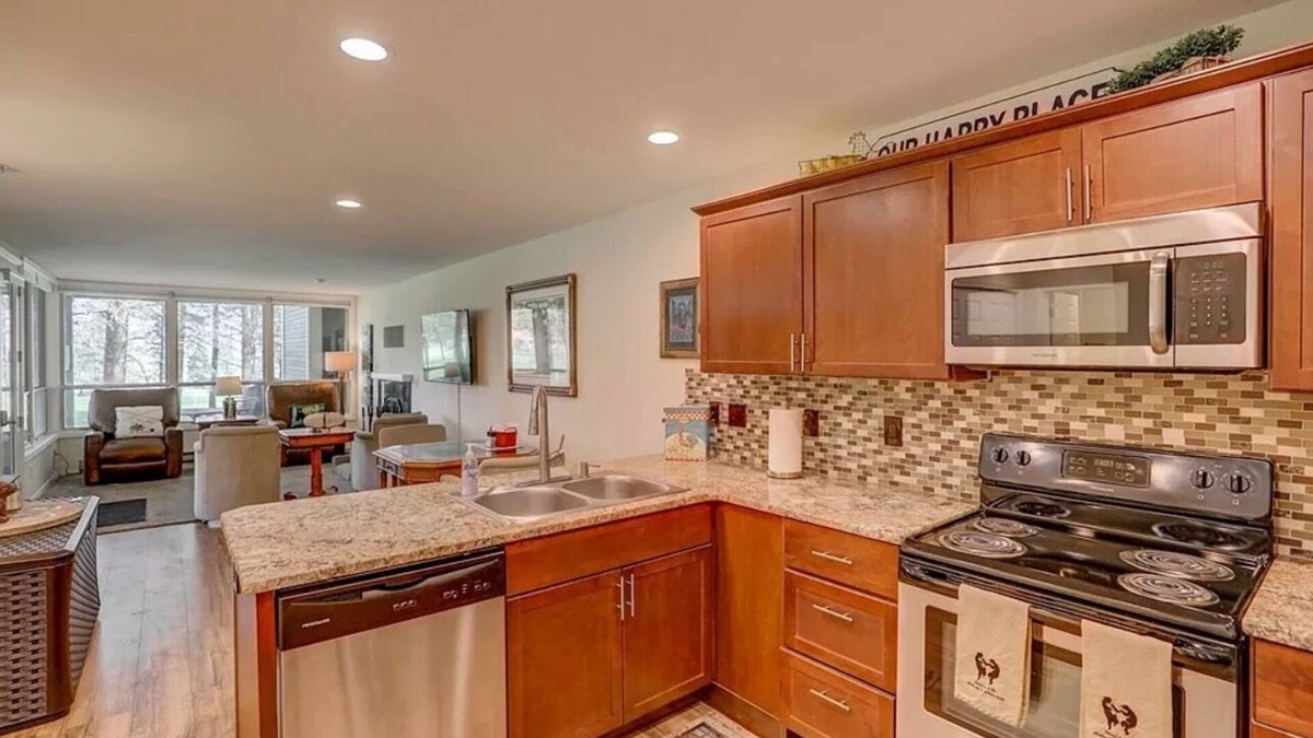 New Meadows Condo | Charming condo on the golf course. 15 min from McCall.