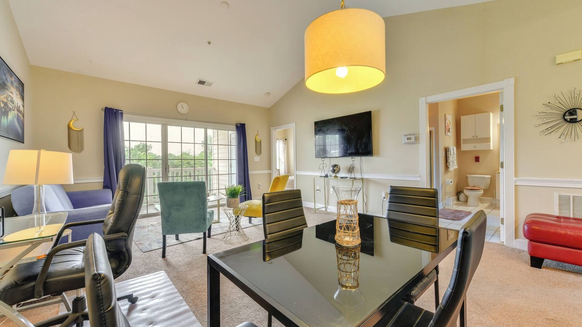 Charlotte Condo | Charming Condo w/Balcony, 1 Mi to UNC Charlotte!