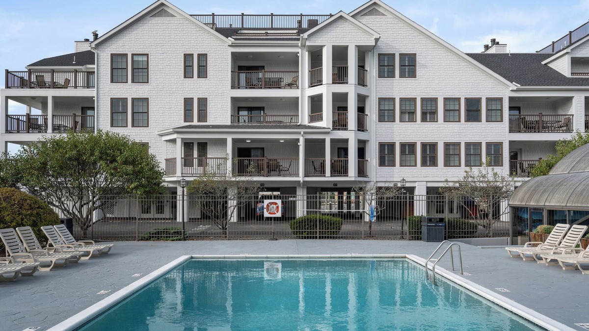 Jamestown Resort | Charming Condo w/Resort Pool and Hot Tub & Free Parking