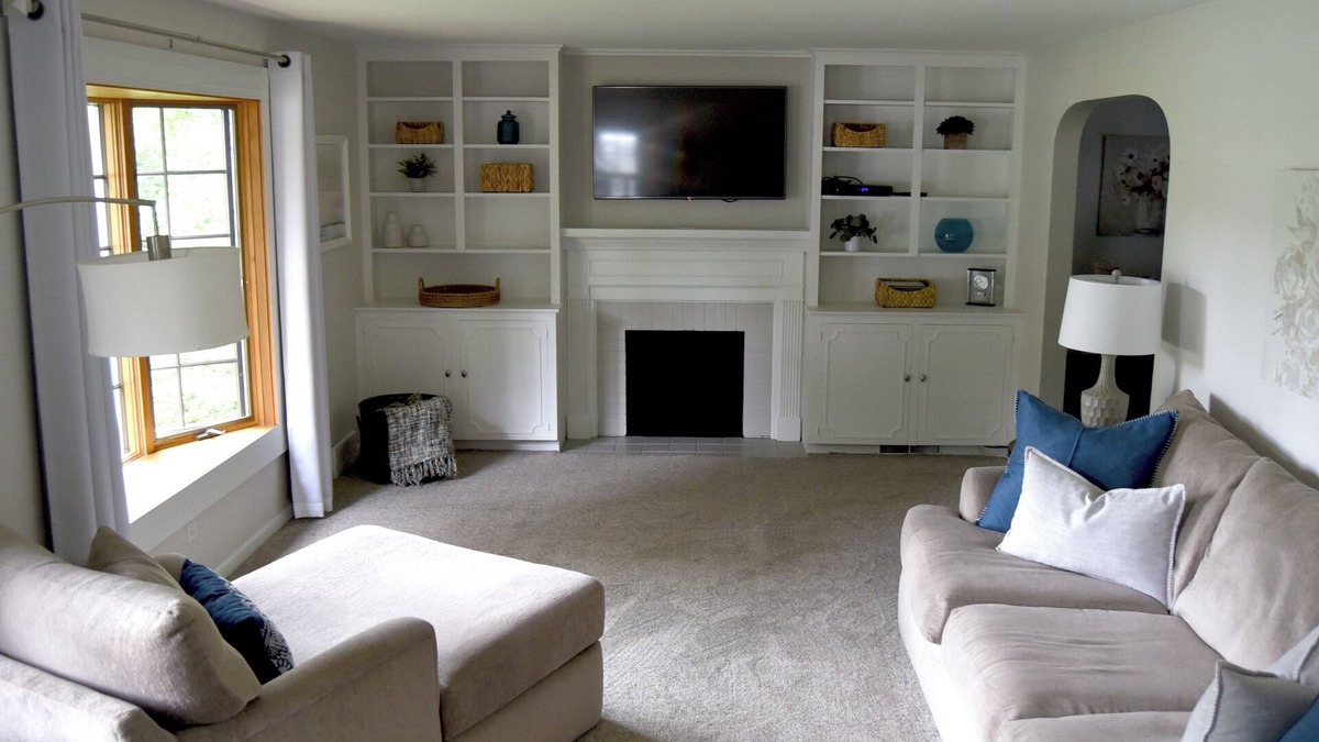 Warren House | Charming, convenient 4BR in the Heart of Howland.