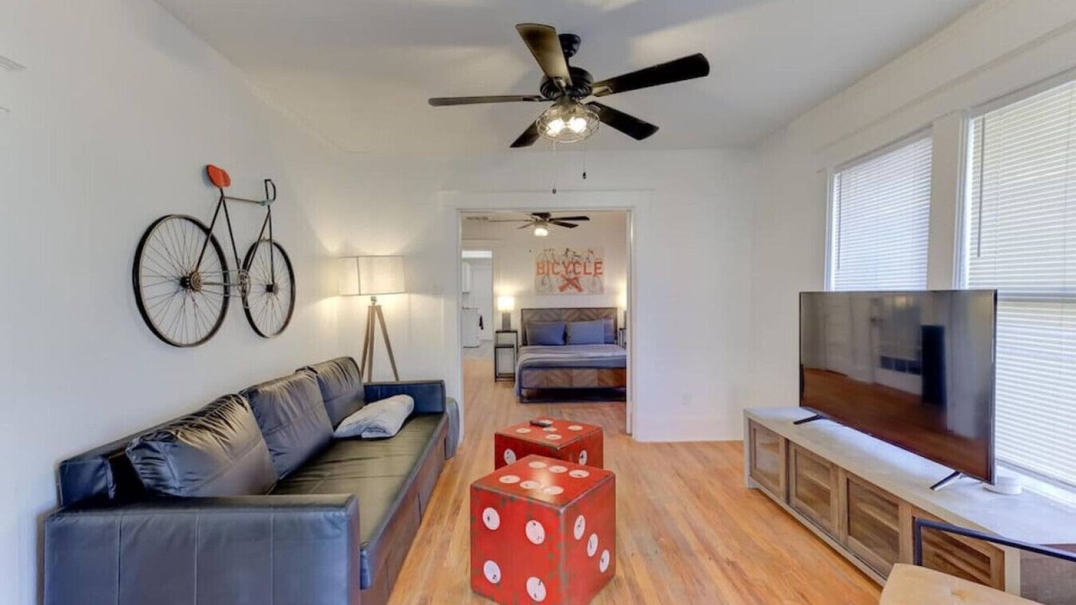 Cooper-Young Historic District Apartment | Charming Cooper-Young Flat in the Heart of Memphis