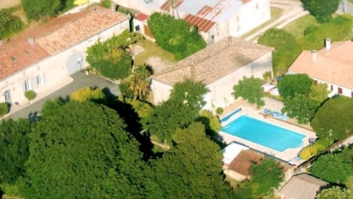 Chadenac House | Charming cosy French house, with beautiful park and pool