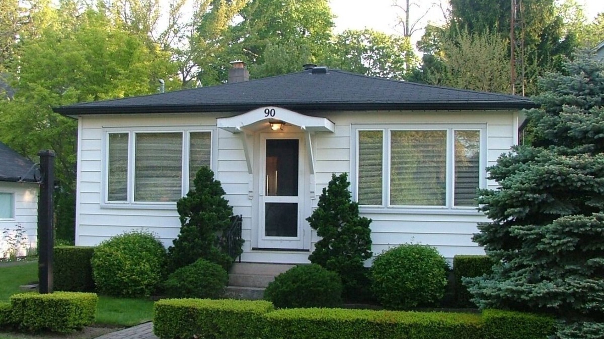 Historic Old Town Cottage | Charming Cottage in Fabulous Location in Niagara on the Lake