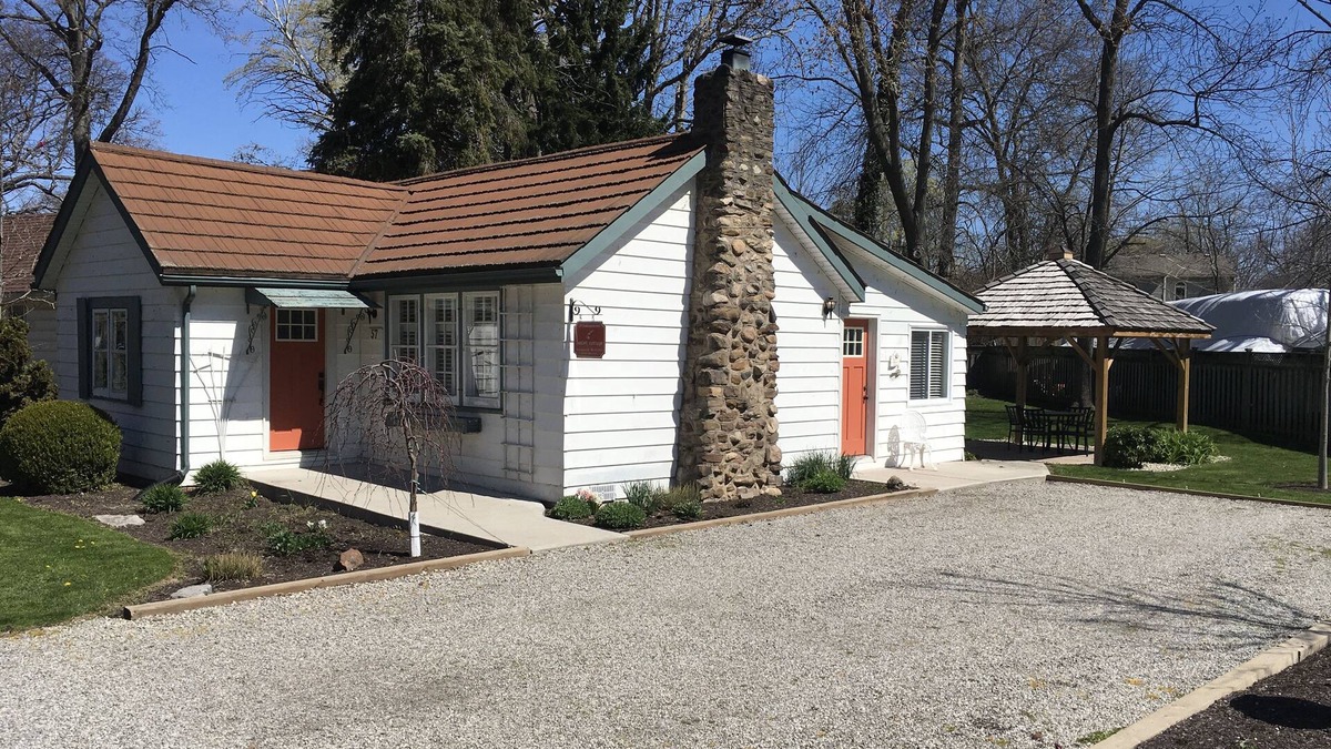 Historic Old Town Cottage | Charming Cottage With Stone Fireplace