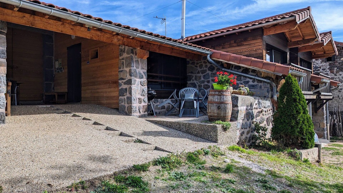 Solignac-sur-Loire Cottage | Charming Cottage Near Beaume Waterfall & Puy-en-Velay with Private Parking and Two Terraces