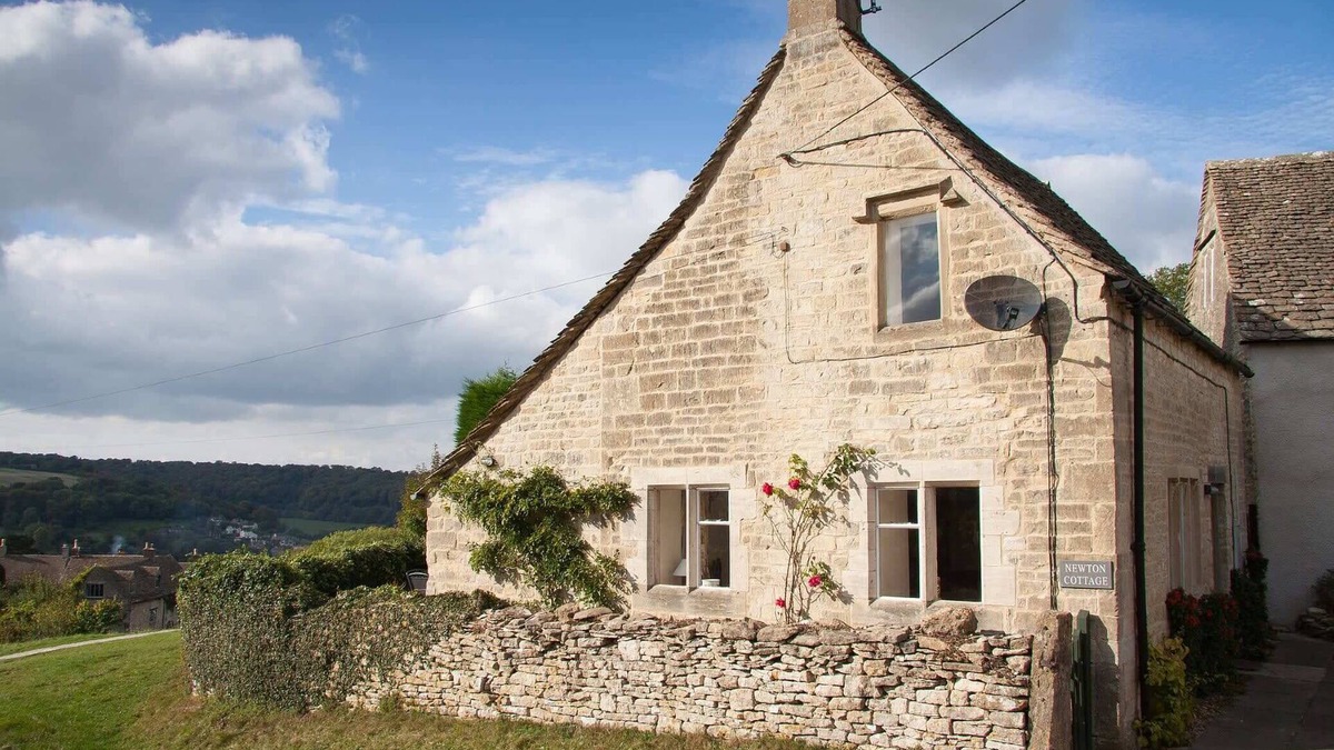 Inchbrook House | Charming Cotswold Stone Cottage | Dog Friendly